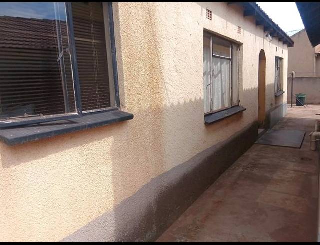 2 BEDROOM HOUSE FOR SALE IN ZONKEZIZWE